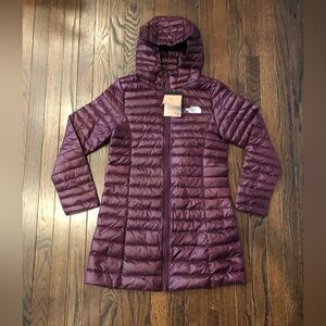 The North Face Girls L (12Y) Dark Merlot Lightweight Down Hooded Puffer Jacket